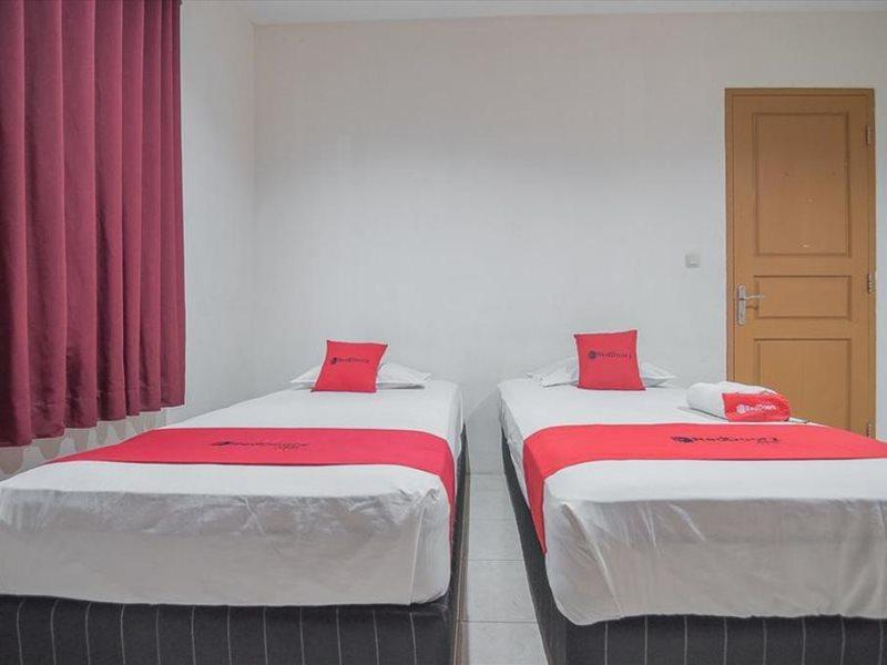 Reddoorz Plus At Hotel Negeri Baru Lodaya Puncak Богор Экстерьер фото