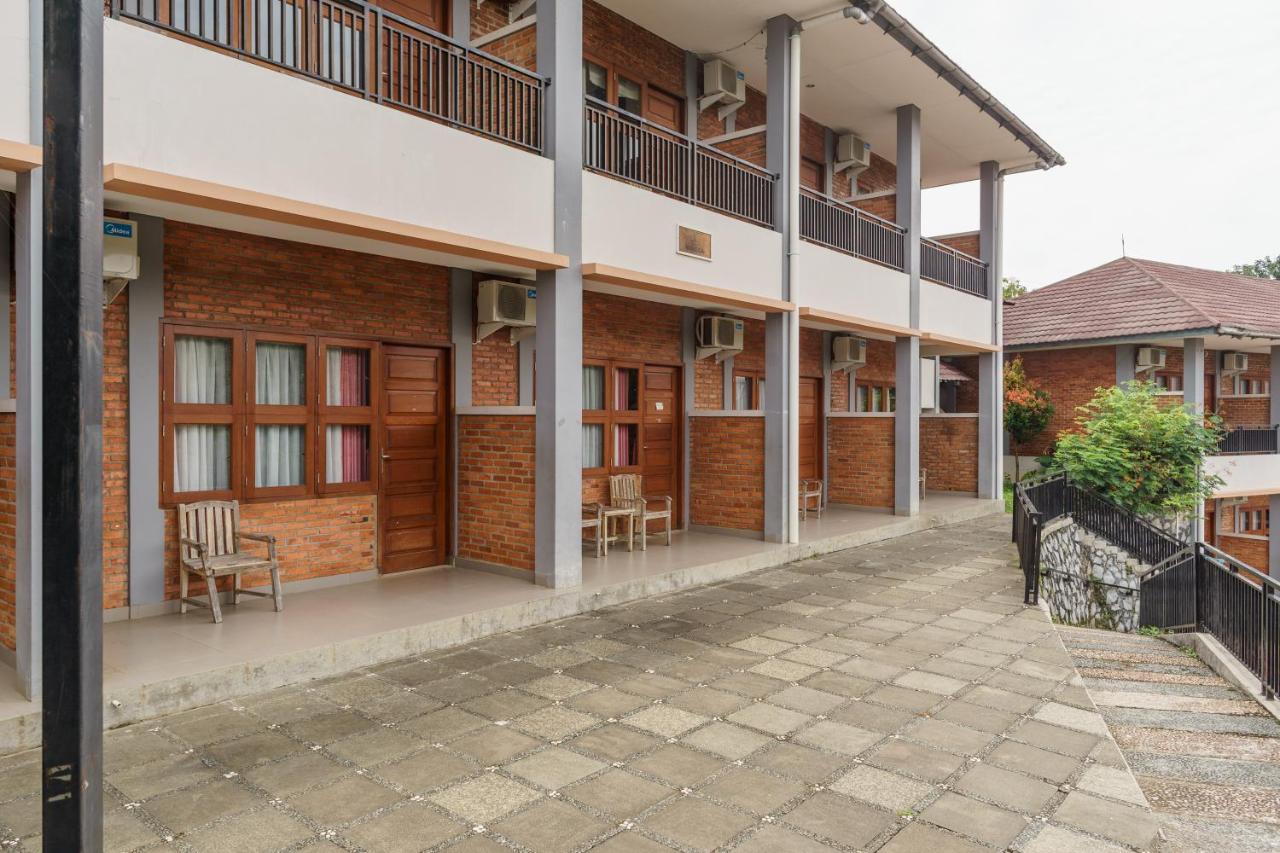 Reddoorz Plus At Hotel Negeri Baru Lodaya Puncak Богор Экстерьер фото