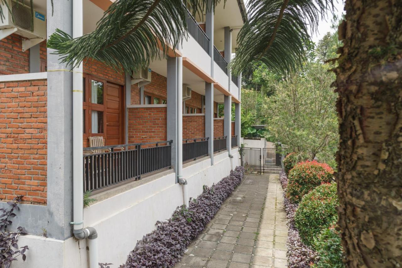 Reddoorz Plus At Hotel Negeri Baru Lodaya Puncak Богор Экстерьер фото