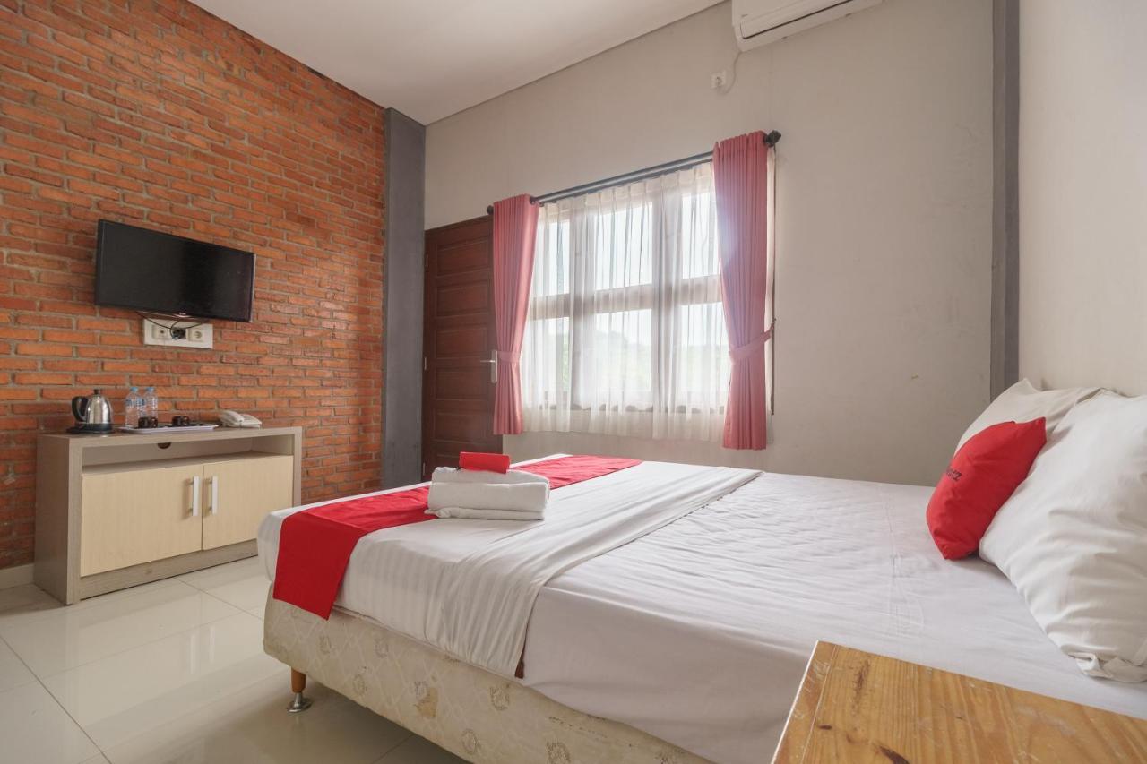Reddoorz Plus At Hotel Negeri Baru Lodaya Puncak Богор Экстерьер фото